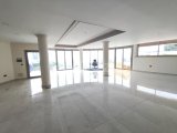 Girne Edremit'te Satılık 4+2 Villa - Özel Havuz, Bahçe ve Deniz Manzarası
