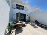 Özel havuzlu ve deniz manzaralı şık satilik Loft 1+1 daire