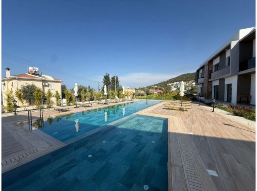 Girne Alsancakta site içerisinde satılık 2+1 daire.. ortak havuzlu