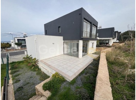 Çatalköyde (3+1) villa dağ & deniz manzaralı