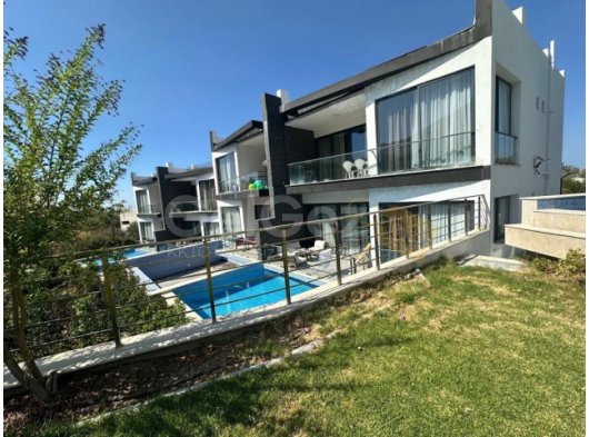 Girne bellapais’de site içerisinde satılık 4+1 daire