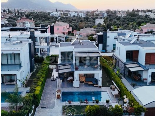 Girne çatalköyde satılık 4+1 lüks villa