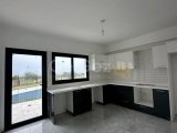 Tatlı su bölgesinde kaçırılmayacak fırsat 3+1 ortak havuzlu satılık villa