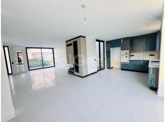 GİRNE ALSANCAKTA MERIT HOTEL VE CASINO YÜRÜME MESAFESİNDE 3+1 ORTAK HAVUZLU İKİZ VILLA