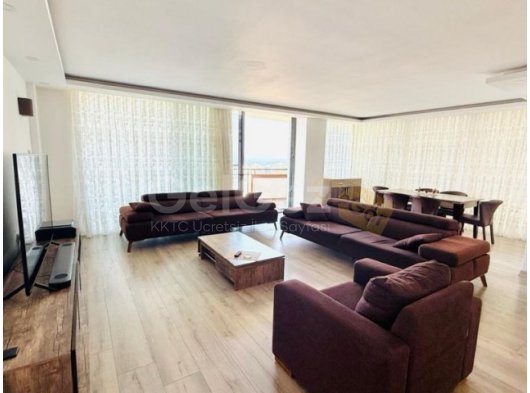 Girne merkezde dağ & deniz manzaralı 3+1 daire (ortak havuzlu )