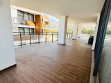 Girne merkezde dağ & deniz manzaralı 3+1 daire (ortak havuzlu )
