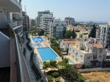 Girne merkezde dağ & deniz manzaralı 3+1 daire (ortak havuzlu )
