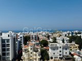 Girne merkezde dağ & deniz manzaralı 3+1 daire (ortak havuzlu )