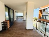 Girne merkezde dağ & deniz manzaralı 3+1 daire (ortak havuzlu )