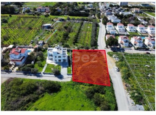 Girne Alsancakta merit hoteler bölgesinde 1318 metre kare arsa