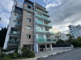 Girne Merkez’de, otellere ve tüm sosyal olanaklara yürüme mesafesinde yer alan bu 3+1 daire satılıktır.