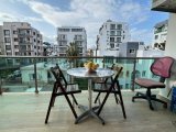 Girne Merkez’de, otellere ve tüm sosyal olanaklara yürüme mesafesinde yer alan bu 3+1 daire satılıktır.