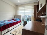 Girne Merkez’de, otellere ve tüm sosyal olanaklara yürüme mesafesinde yer alan bu 3+1 daire satılıktır.
