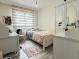 Girne Merkez’de, otellere ve tüm sosyal olanaklara yürüme mesafesinde yer alan bu 3+1 daire satılıktır.