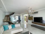 İskelenin en nezih sitesinde satılık 3+1 özel havuzlu villa .
