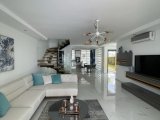 İskelenin en nezih sitesinde satılık 3+1 özel havuzlu villa .