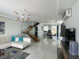 İskelenin en nezih sitesinde satılık 3+1 özel havuzlu villa .