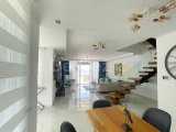 İskelenin en nezih sitesinde satılık 3+1 özel havuzlu villa .