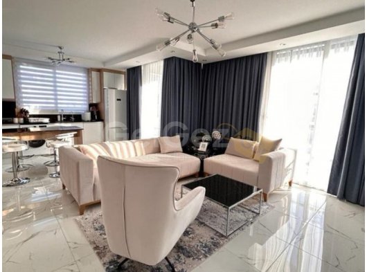 İskele boğazda site içerisinde ortak havuzlu satılık 2+1 daire.