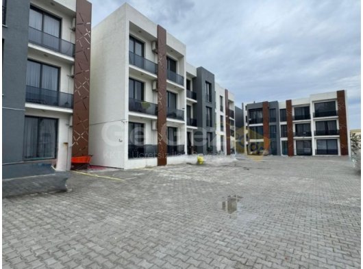 Kyrenia Alsancak'ta Dağ Manzaralı (2+1) Modern Daire