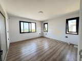 Girne Alsancak'ta Özel Havuzlu, Otellere Yürüme Mesafesinde Satılık 3+2 Villa