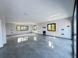 Girne Alsancak'ta Özel Havuzlu, Otellere Yürüme Mesafesinde Satılık 3+2 Villa