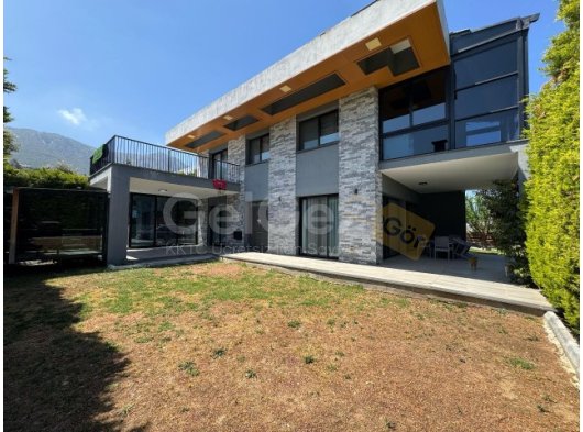 Deniz ve Dağ Manzaralı Satılık Lüks Villa – Karmi, Girne