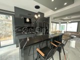Girne ozan köyde satılık 3+1 havuzlu villa .