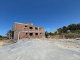 Girne laptada satılık eş değer koçan 4+1 havuzlu villa ( projenin karkası bitmiş durumda ..
