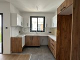 Girne lapta’da acil satılık 3+1 havuzlu site içerisinde daire .