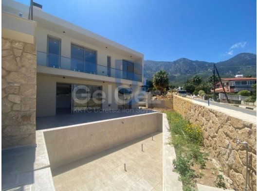 Girne Lapta Satılık 4+1 Özel Havuzlu Lüks Villa