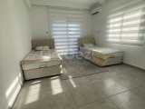 İSKELE BAHÇELER DE MERİT OTEL KARŞISI SAHİLE BİRKAÇ ADIM UZAKLIKTA SATILIK VİLLA
