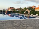 İSKELE BAHÇELER DE MERİT OTEL KARŞISI SAHİLE BİRKAÇ ADIM UZAKLIKTA SATILIK VİLLA