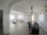 İSKELE BAHÇELER DE MERİT OTEL KARŞISI SAHİLE BİRKAÇ ADIM UZAKLIKTA SATILIK VİLLA