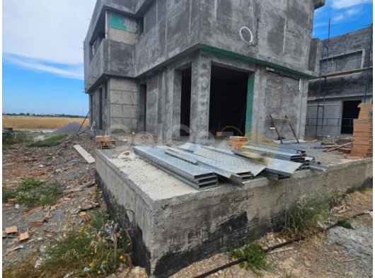 Mağusa tuzla bölgesinde topraktan satis satilik 3 1 dublex villalar 172 m2 kapali alan 290 m2 toplam alan ????Ödeme plani 0 önden pesinat sonra 4 sene boyunca a