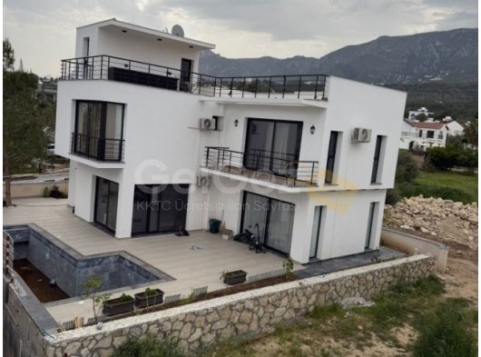 Hasan Uzun Petrolün yakınıda Satılık Manzaralı havuzlu villa
