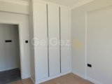 Havuzlu site içerisinde ön ve arka bahçeli 2+1 daire
