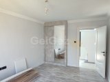 Merit Hotel bölgesinde denize yakın havuzlu lüks site içerisinde 3 yatak odalı sıfır daire