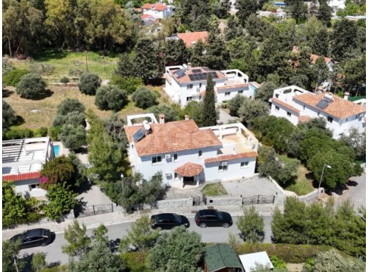 Girne Ozanköy'de Satılık Türk Koçan 4+2 Çok Geniş Türk Koçanlı Villa