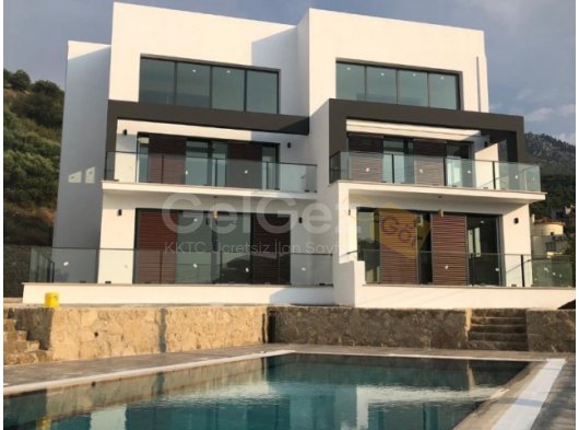 Yeşiltepe'de Satılık 3 Yatak Odalı Dubleks Çatı Katı Daire