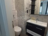 Girne Merkez'de Site İçinde Yüksek Kira Getirili Satılık 2+1 Daire