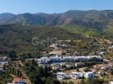 Girne'nin Alsancak bölgesinde konforlu site içerisinde satılık 2+1 daire!
