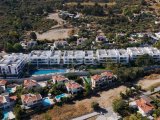 Girne'nin Alsancak bölgesinde konforlu site içerisinde satılık 2+1 daire!