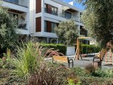 Girne'nin Alsancak bölgesinde konforlu site içerisinde satılık 2+1 daire!