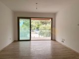 Girne'nin Alsancak bölgesinde konforlu site içerisinde satılık 2+1 daire!