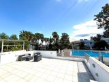 Girne'nin Alsancak bölgesinde havuzlu sitede satılık 2+1 daire!