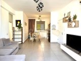 Girne'nin Alsancak bölgesinde havuzlu sitede satılık 2+1 daire!