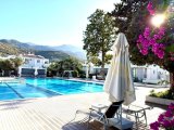 Girne'nin Alsancak bölgesinde havuzlu sitede satılık 2+1 daire!