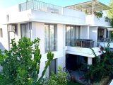 Girne'nin Alsancak bölgesinde havuzlu sitede satılık 2+1 daire!