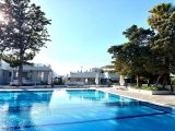 Girne'nin Alsancak bölgesinde havuzlu sitede satılık 2+1 daire!